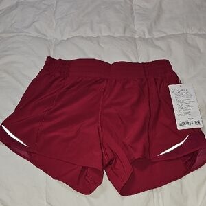 Lululemon Hotty Hot HR Short 4". Lined, Sz 8! BRML-Berry Rumble!